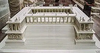 Maquette du Grand autel de Pergame, source d'inspiration pour l'Autel de la paix d'Auguste