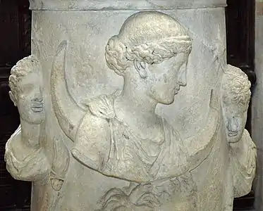 Séléné, déesse de la Lune, entourée des Dioscures, ou de Phosphoros et d'Hespéros