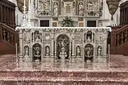 Maître-autel de 2001 fait à partir d'antependiums en argent fabriqués par les maîtres-orfèvres de Trapani au XVIIIe siècle.