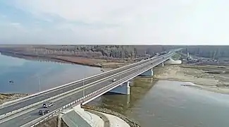 Pont autoroutier sur le Tchoumych.