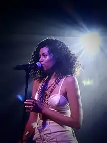 Description de l'image AlunaGeorge in Scala, London.jpg.