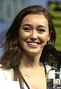 Alycia Debnam-Carey interprète Alicia Clark.