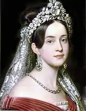 Portrait d'une jeune femme portant un voile brodé.