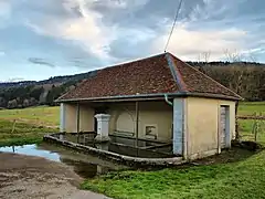 Lavoir-abreuvoir rue du village.