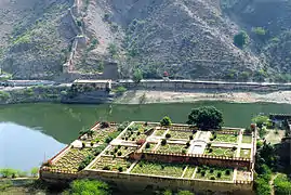 Le Kesar Kyari Bagh est l'un des nombreux jardins que compte le fort.