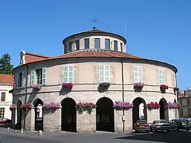 La mairie circulaire d'Ambert.