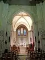 Nef, vue dans le transept et le chœur.