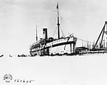 En 1918 ou 1919, le navire-hôpital du Royaume-Uni SS Kalyan à Arkhangelsk.