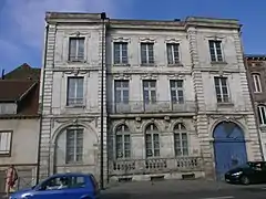 Maison Cozette (XVIIIe siècle) : 26 place Vogel (Monuments historiques, 1992).