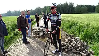 Les Amis de Paris-Roubaix encours de rénovation du secteur pavé Auberchicourt-Ecaillon
