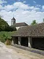 Le lavoir et l'église.