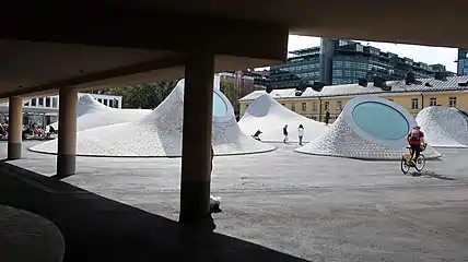 Place Lasipalatsiaukio à l'arrière du Lasipalatsi.