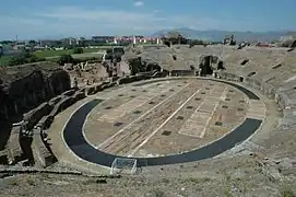 Vestiges de la cavea vus de l'intérieur.