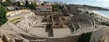 L'amphithéâtre romain, situé en contrebas de la cité médiévale.