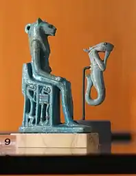 Amulettes. Faïence égyptienne verte. Sekhmet et décan (bon génie). XXe et XXVIe dynasties