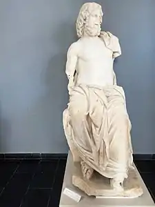 Statue d'Esculape dieu de la médecine.