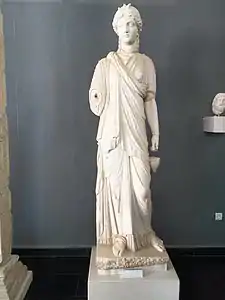 Statue de la déese funéraire Isis.