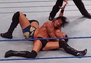 CM Punk exécutant l'Anaconda Vice.