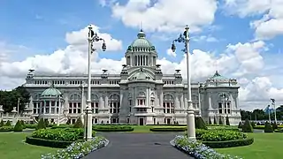 Ancien bâtiment du Parlement de la Révolution siamoise de 1932 jusqu'en 1974.