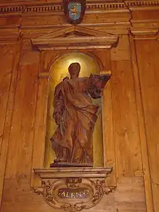 Statue en bois représentant Claude Galien dans le théâtre anatomique