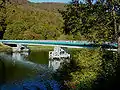 Pont routier sur la Meuse permettent d'accéder à Anchamps.