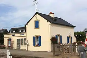 Gare de Kerhostin : l'ancien bâtiment voyageurs.