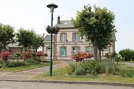 Ancien bâtiment voyageurs devenu mairie de Morgny-la-Pommeraye.