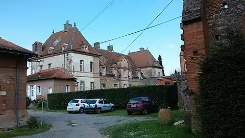 Ancien château, actuellement inclus dans le couvent.