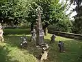 Ancien cimetière situé autour de l'église.