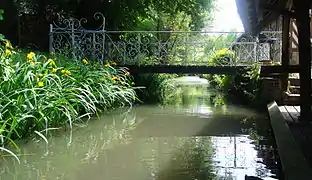 Lavoir du Manoir de Boissey sur le ruisseau de la Fontaine Saint-Julien.
