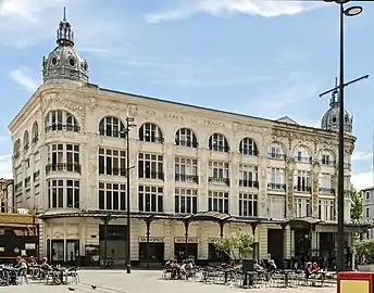 Ancien magasin Aux Dames de France.