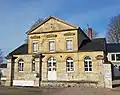 L'ancienne école et pensionnat de garçons au champ de foire.