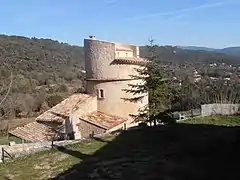 Ancien pigeonnier seigneurial (propriété privée).