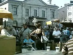 Pointe-à-Callière fait revivre la place du marché du XVIIIe siècle.