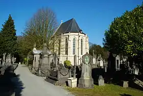 Chœur de l'ancienne église Notre-Dame de Laeken, au centre du cimetière.