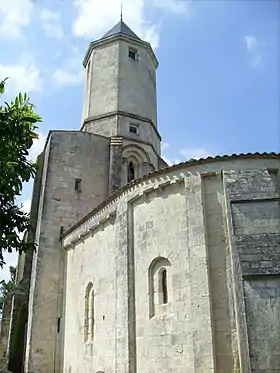 L'abside et le clocher de l'ancienne église Saint-Pallais