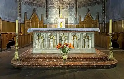 Maître autel de la chapelle des Carmes.