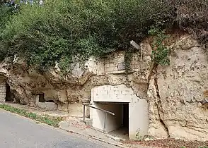 « Grottes de Wonck », une ancienne carrière de tuffeau devenue champignonnière Hendrikx et un lieu de fête.