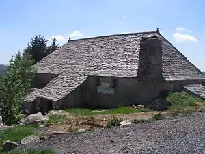 Ancienne ferme qui abrite la source géographique de la Loire (mont Gerbier-de-Jonc).