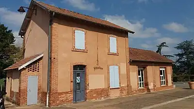 Ancienne gare de Lévignac transformée en médiathèque