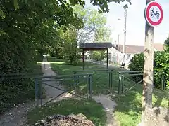 Croisement avec la rue du Tertre