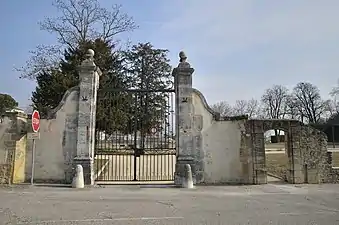 Ancienne porte d'accès au parc.