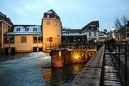 Anciennes Glacièresvannes, éléments formant le clos et le couvert