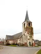 La façade de l'église.