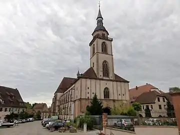 Vue d'ensemble de l'église Saint-Pierre et Saint-Paul