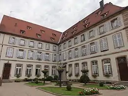 Ancienne résidence abbatiale dite hôpital Stolz-Grimm, actuellement Maison de retraite.