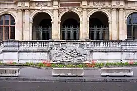 Sculptures Le Rhône et la Saône, par André Vermare (façade sud)