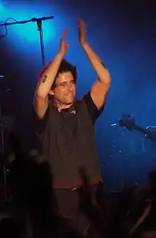 Description de l'image Andrés Calamaro aplauso cropped.jpg.