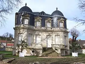 Château près de l'hôtel de ville (annexe de l'hôtel de ville).