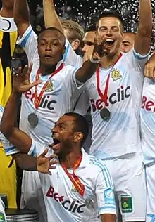 Azpilicueta (à droite) vainqueur du Trophée des champions avec Marseille.